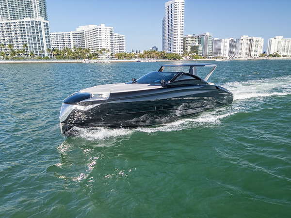 55ft Tecnomar Evo yacht charter in Miami
