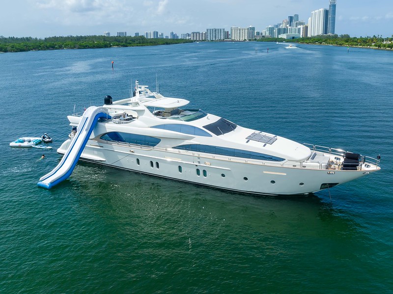 116ft Azimut yacht charter in Miami
