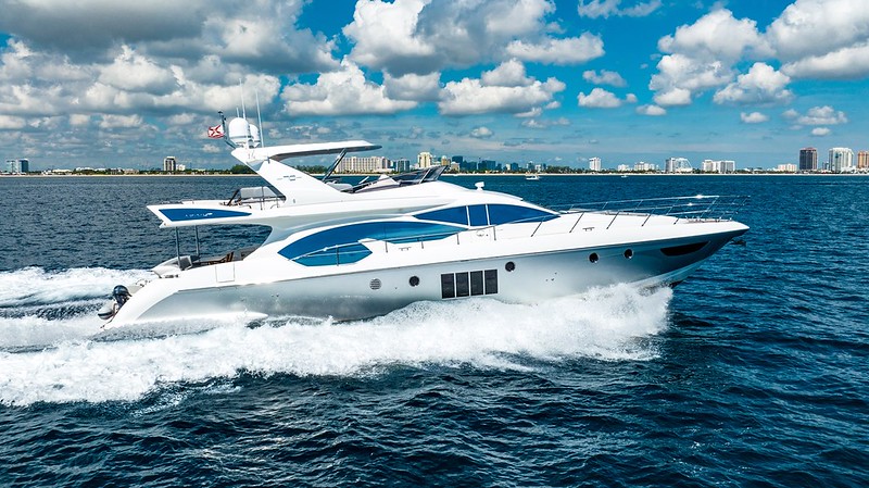 70ft Azimut yacht charter in Miami